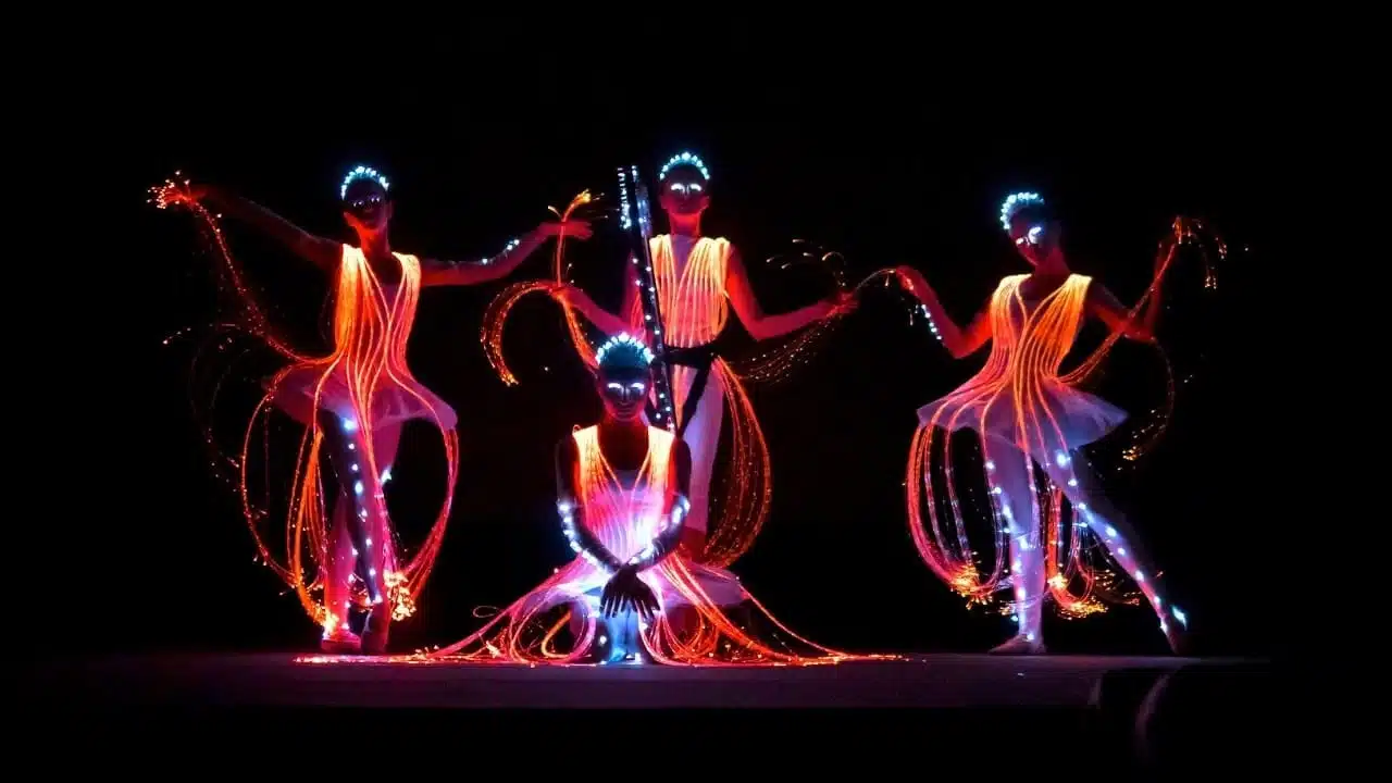 Ballet LED sự kết hợp độc đáo với giữa múa Ballet và LED