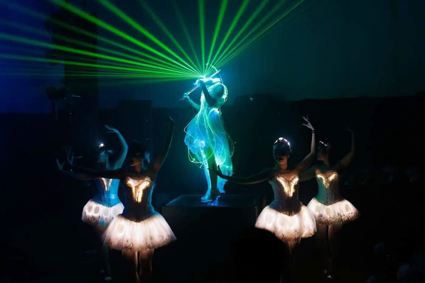Ballet LED sự kết hợp độc đáo với giữa múa Ballet và LED